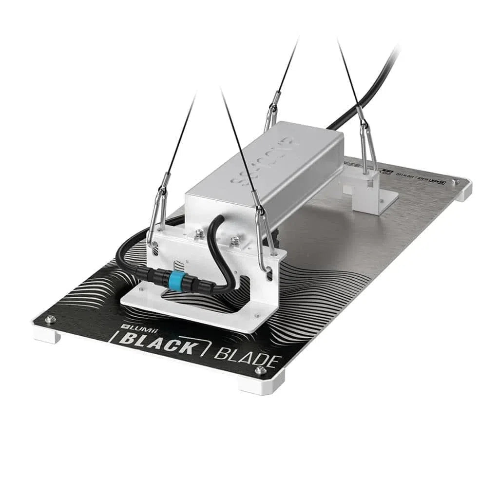 Lumii Black Blade LED - 100w Veg Grow Light