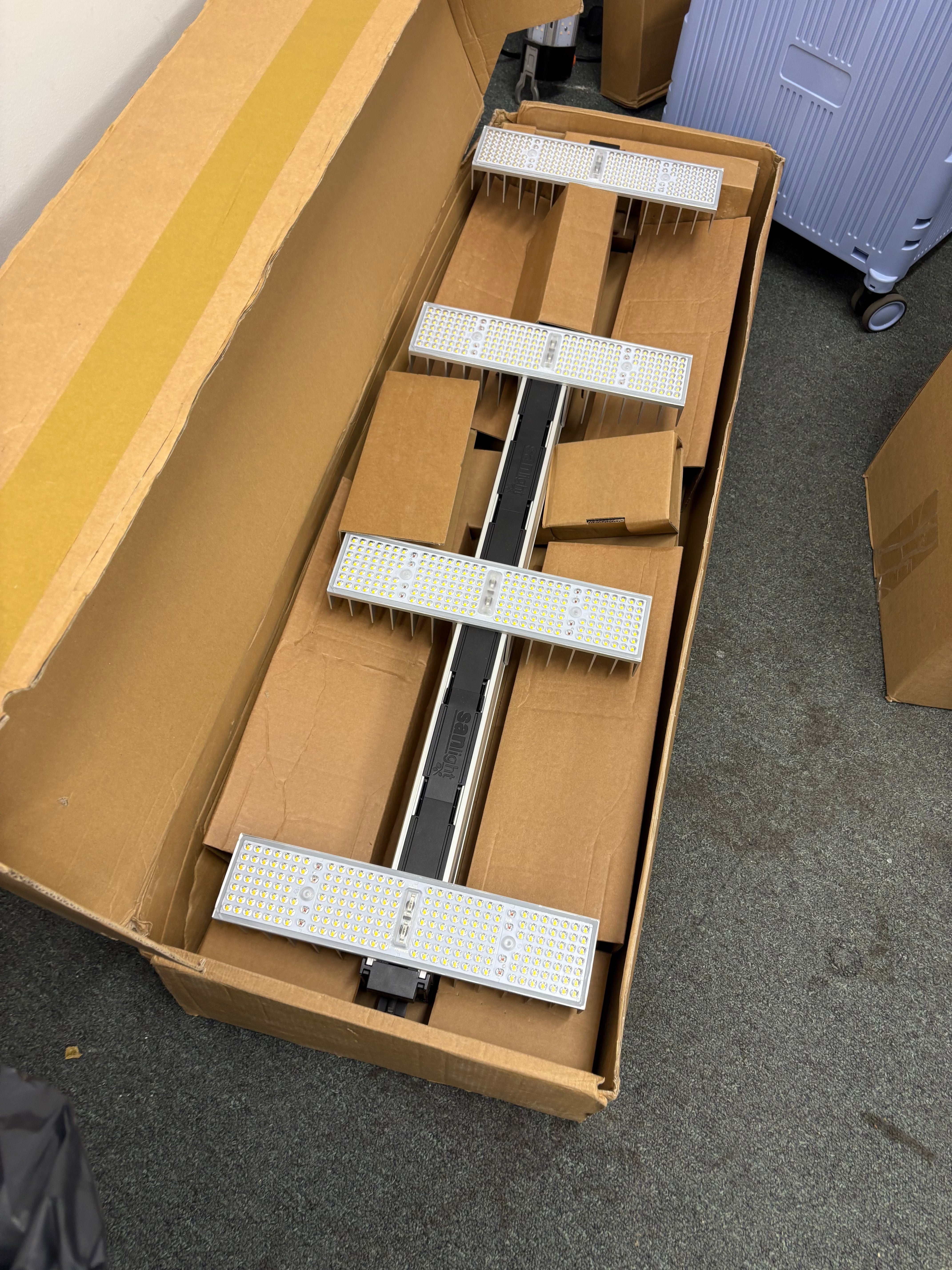 BOX DAMAGE Sanlight Evo 4-120